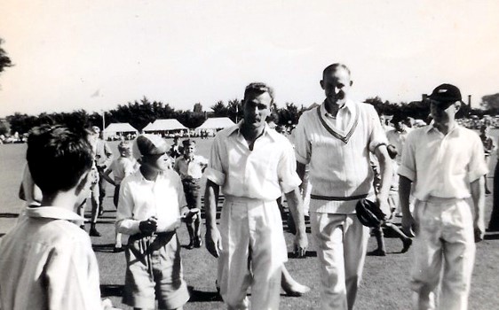 Bert Sutcliffe (the cricketer on the left)